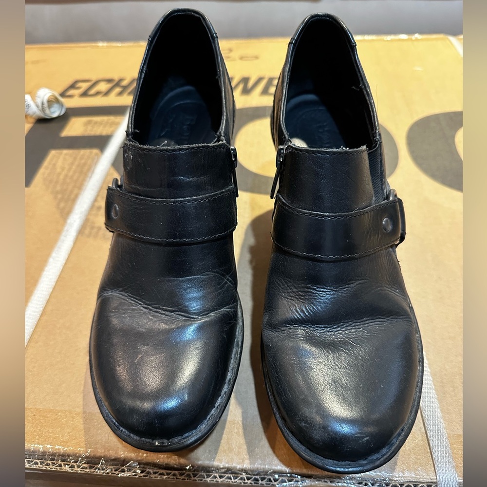 Amazing Born, they’ve been worn BUT stilll in excellent condition, soo comfy!